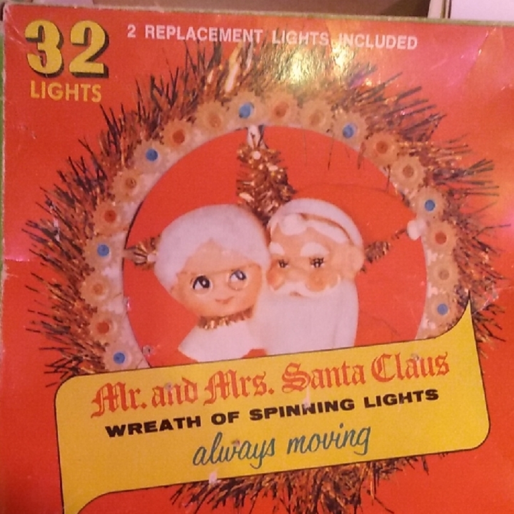 Christmas Plug In Spinning Lights Wreath - Picture 4 of 6